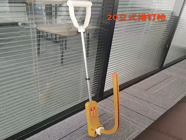 Product Overview The 20mm Vertical Underfloor Heating Staple Gun is a professional installation tool specially designed for fixing 20mm underfloor heating pipes. It is mainly used to install plastic staples for securing PEX, PERT, and other